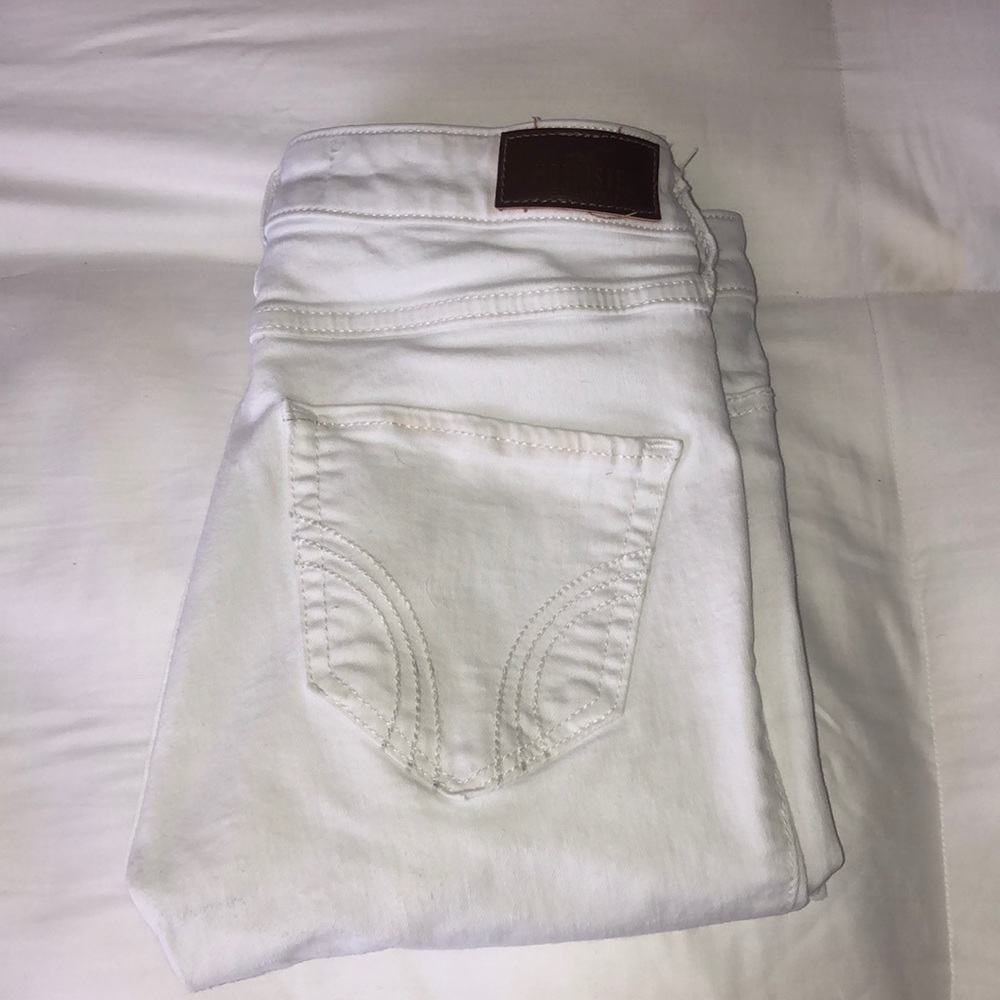 white Hollister ripped skinny jeans